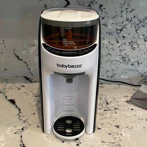 Like new Baby Brezza® Formula Pro Advanced Formula Mixer, Maker and Dispenser